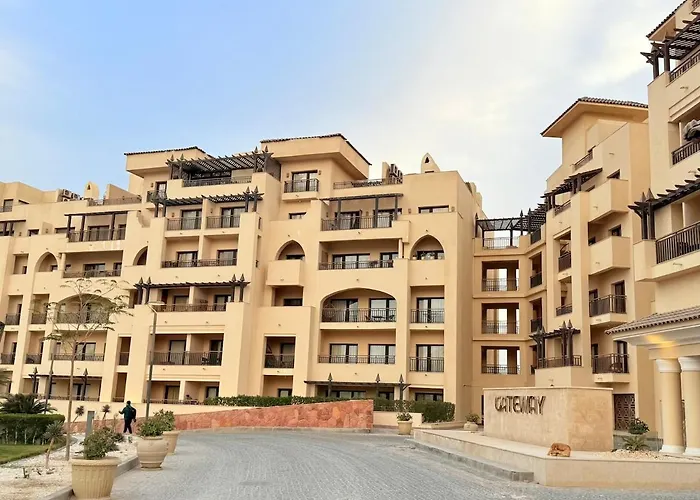 Apartment In Dow Heights Compound *